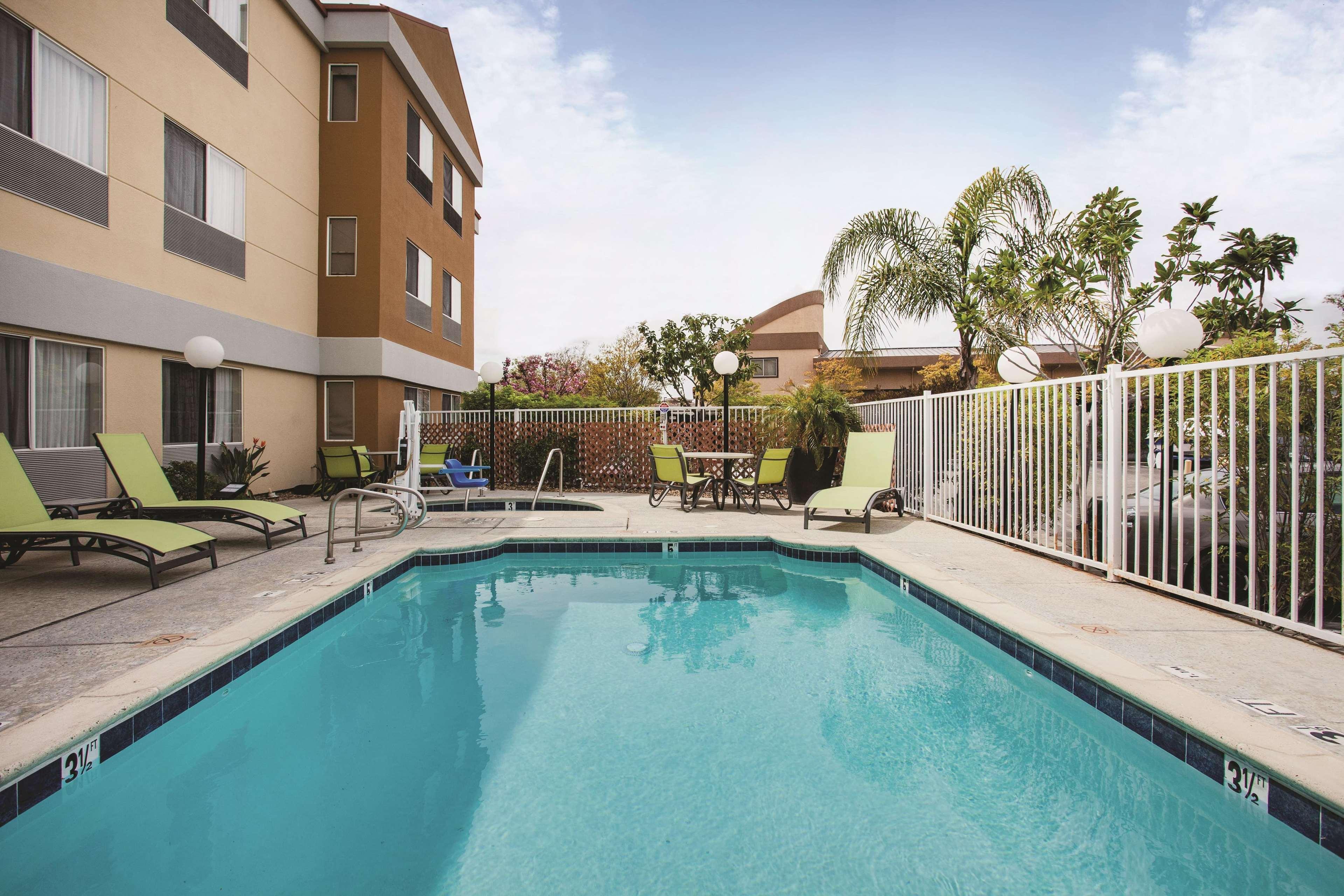 La Quinta By Wyndham Dublin - Pleasanton Hotel Exterior foto